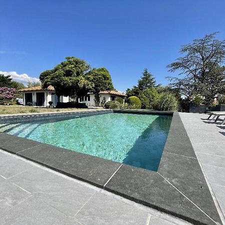Logements Chaleureux Dans Maison Avec Piscine A 35 Min De Lyon Alix Exterior foto