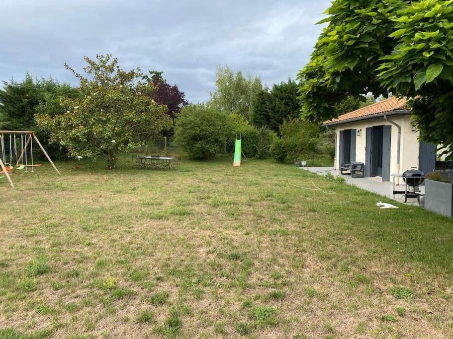 Logements Chaleureux Dans Maison Avec Piscine A 35 Min De Lyon Alix Exterior foto